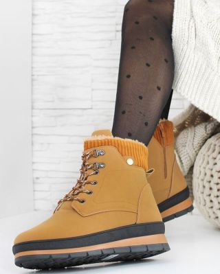 🥰 Zahal se do stylu s našimi úžasnými hnědými farmářkami! 🌾 Teď si můžeš objednat tyto ikonické kousky na...