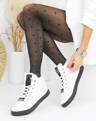 Za nás jednička! Bílé kotníkové boty, které oživí každý outfit a dodají mu svěží nádech 🤍🤍 www.dnesobouvam.cz Kód:...