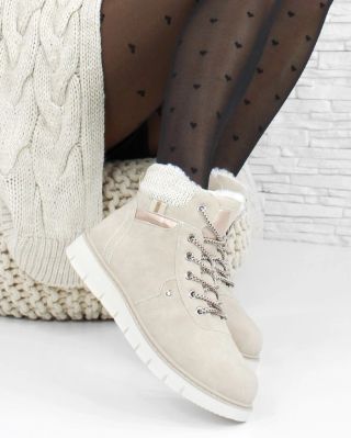 ✨✨ Béžová nikdy nevyjde z módy! Kotníkové boty, které se stanou základem tvého stylu. S jejich jemným odstínem působí...