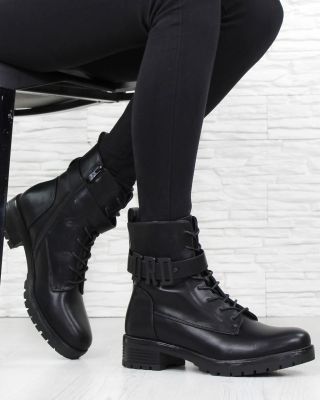 Na podzim i na zimu, černé workery jsou základ, který ti dodá sebevědomí a styl 🖤🍂 www.dnesobouvam.cz Kód: H2069B · · · ·...