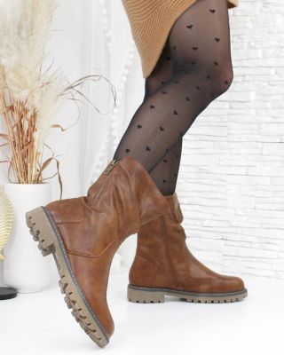 🤎 Podzimní elegance Stylové hnědé polokozačky, které dodají každému outfitu teplý a luxusní tón. www.dnesobouvam.cz Kód:...