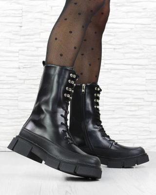 Hledáš boty, které jsou stylové, výrazné a zároveň pohodlné? Tyhle černé vysoké se šněrováním jsou absolutní must-have! 🖤✨...