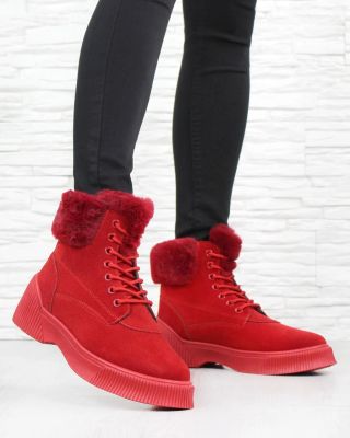 Červená nikdy nebyla tak cool! 🔥 Tyhle boty jsou dokonalou kombinací elegance a energie ❤️❤️ www.dnesobouvam.cz Kód: J56R...