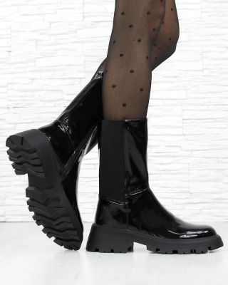 Černé, elegantní a neuvěřitelně pohodlné. Polokozačky, které využiješ celou sezónu. 🖤 www.dnesobouvam.cz Kód: HBL-42B.PA ·...