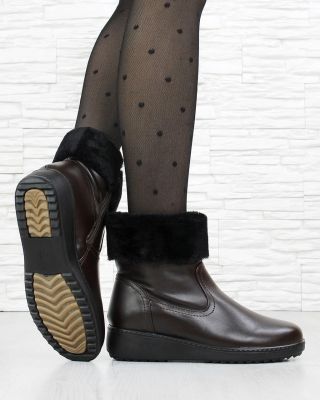 🥰✨ Stylové, pohodlné a teplé - to jsou dámské kotníkové boty na klínku, které ti přinesou nejenom moderní design, ale i...