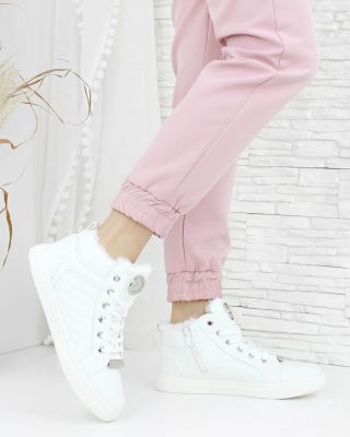 Miluješ bílé tenisky i v zimě? Teď můžeš! Tyhle jsou zateplené a připravené na chladné dny 🤍✨ www.dnesobouvam.cz Kód:...