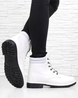 🤍 Bílé farmářky: nejen boty, ale módní příběh! 📖👢 Oživ svůj botník s našimi pohodlnými kousky ✨✨ Kód: 3128-5WH · · · · ·...