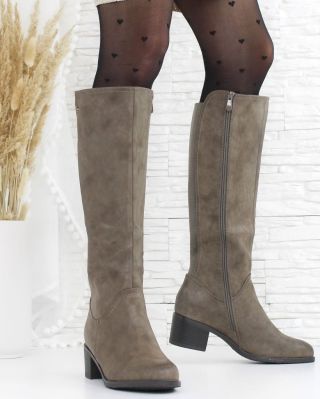 🩶 Chceš vyniknout? Zvol khaki! 😍😍 Naše vysoké kozačky na podpatku v tomto krásném odstínu jsou tu pro tebe. Navštiv nás na...