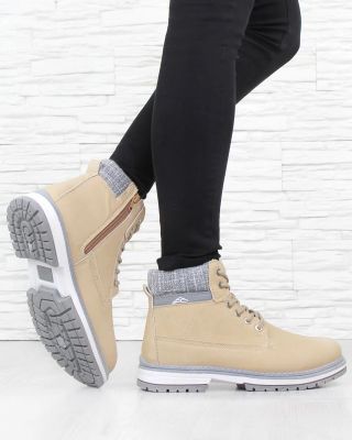 💛 Nepřekonatelný komfort a dokonalý design – béžové farmářky, které tě budou bavit 👢 www.dnesobouvam.cz Kód: LS10-4KH · ·...